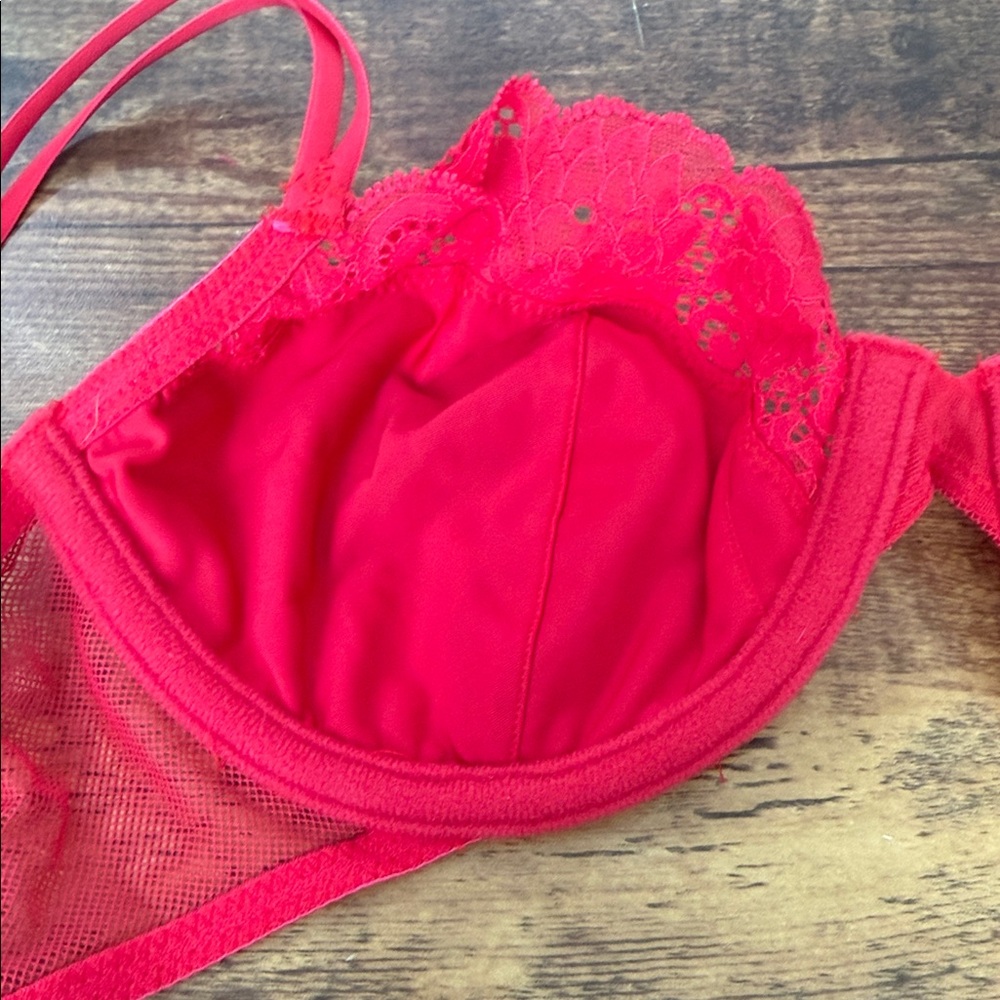 Victoria's Secret Red Lace Underwire Bra - Picture 8 of 8